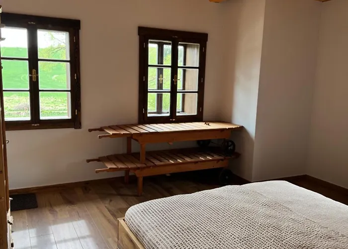 Slunecna Roubenka U Splavu
