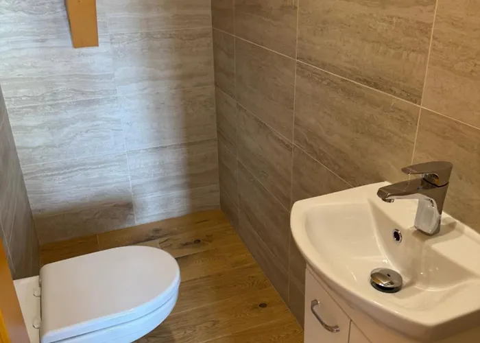 Slunecna Roubenka U Splavu Dvůr Králové nad Labem